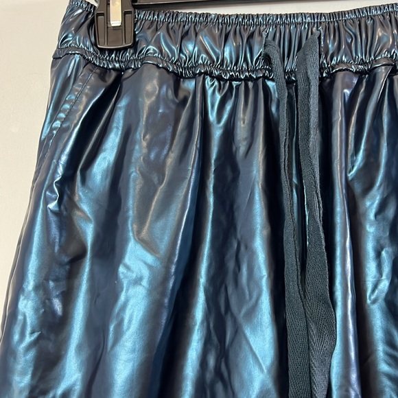 Urban Outfitters Women’s Metallic Blue‎ Wide Leg Cropped Pants Size XS - Picture 2 of 6